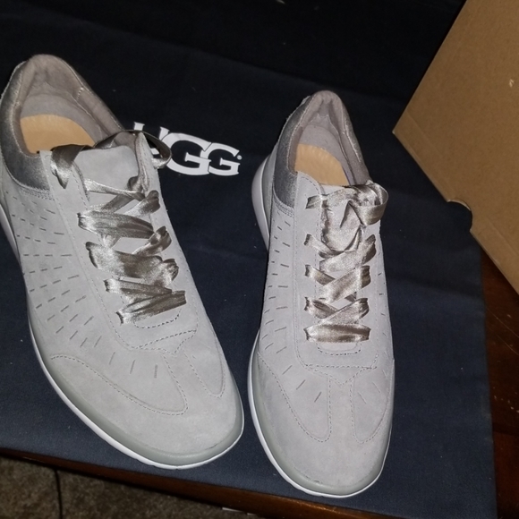 Sneakers - Picture 2 of 8